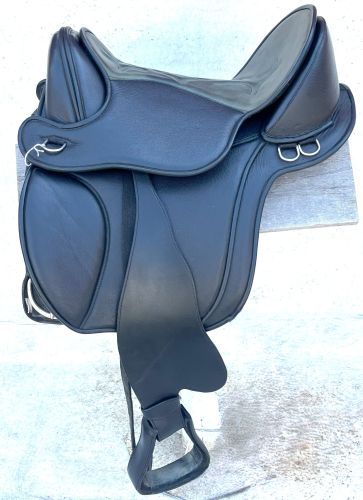 BLACK FOREST TREELESS SADDLE